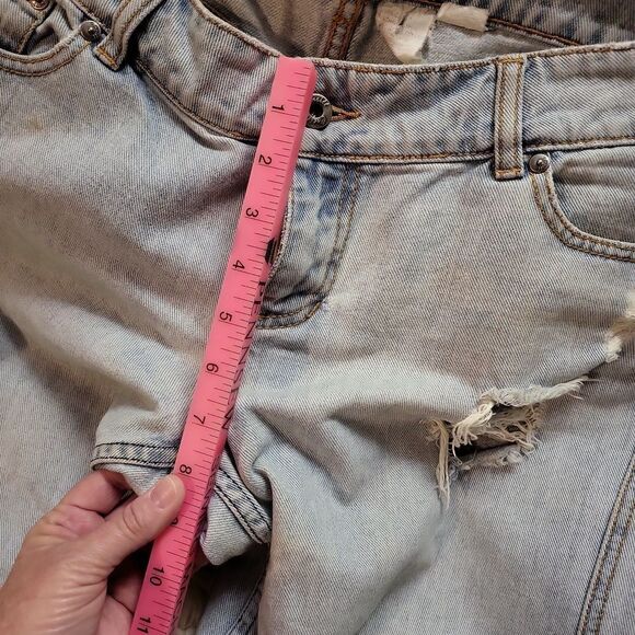 O'Neil cropped very stylish skaterpants,with embroidered sunshineon right pocket - Picture 5 of 7